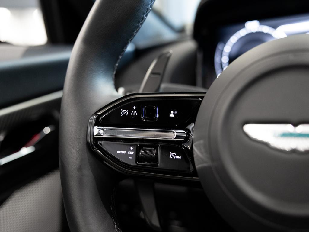 Aston Martin DB12