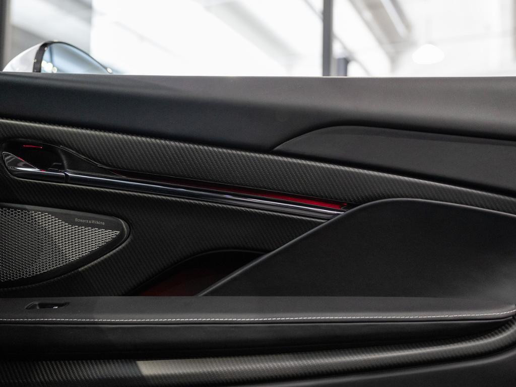 Aston Martin DB12