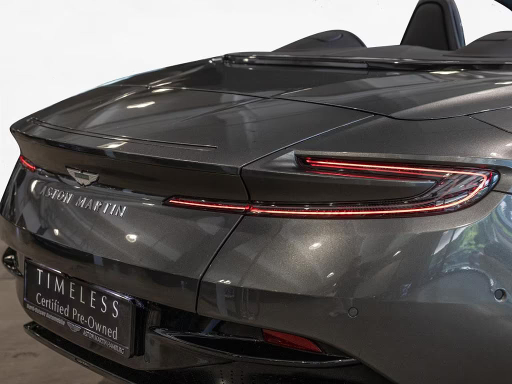 Aston Martin DB12