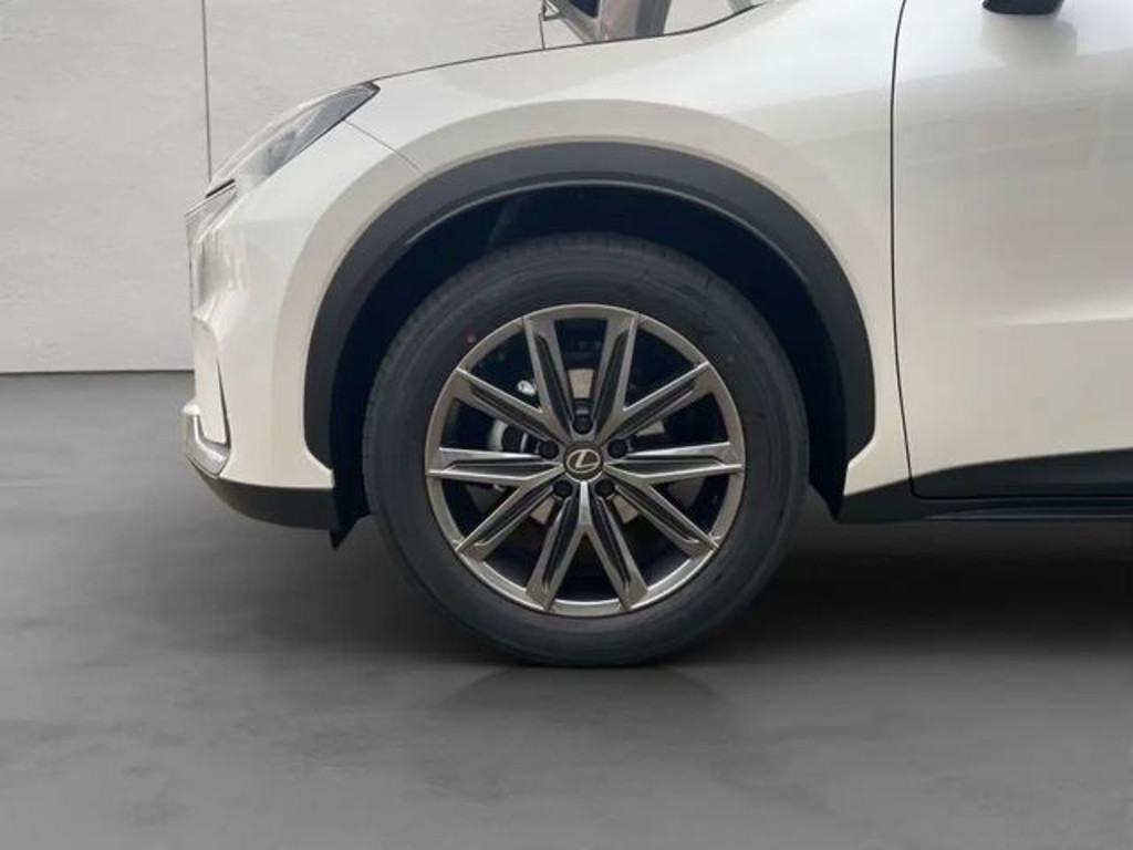 Lexus LBX