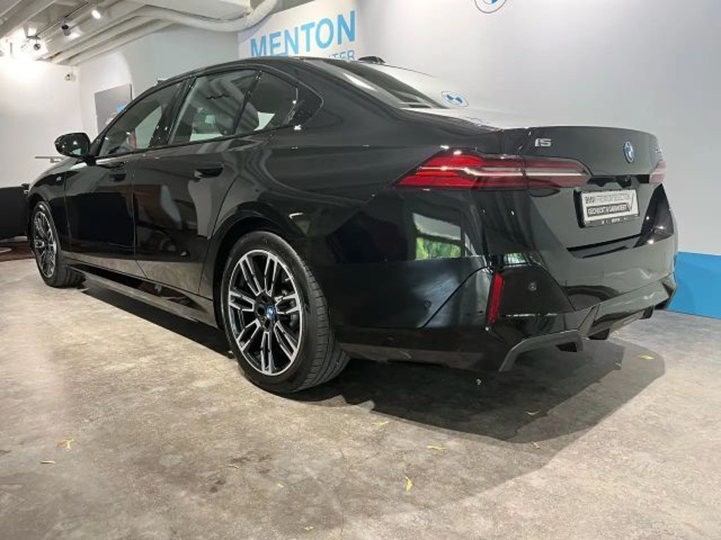 BMW i5