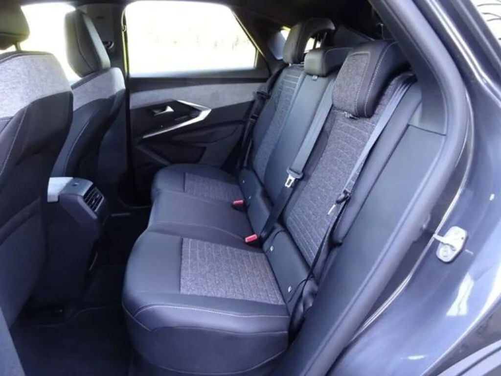 Peugeot E-3008