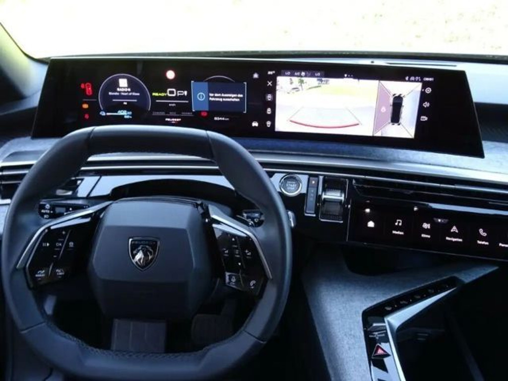 Peugeot E-3008