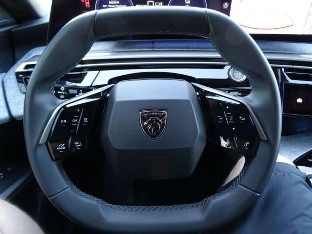 Peugeot E-3008