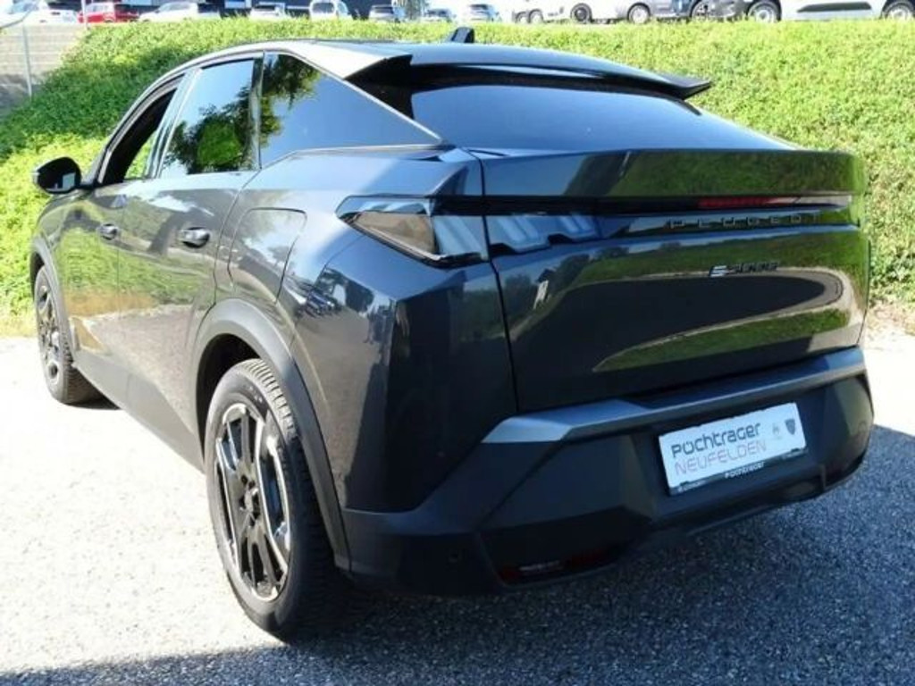 Peugeot E-3008