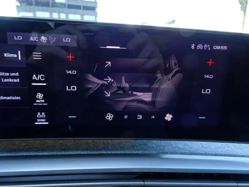 Peugeot E-3008
