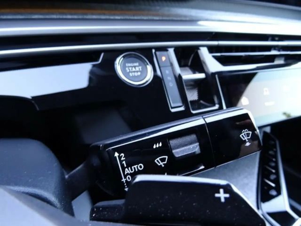 Peugeot E-3008
