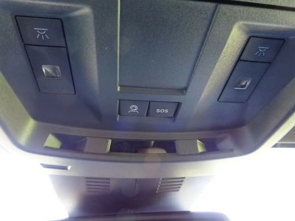 Peugeot E-3008
