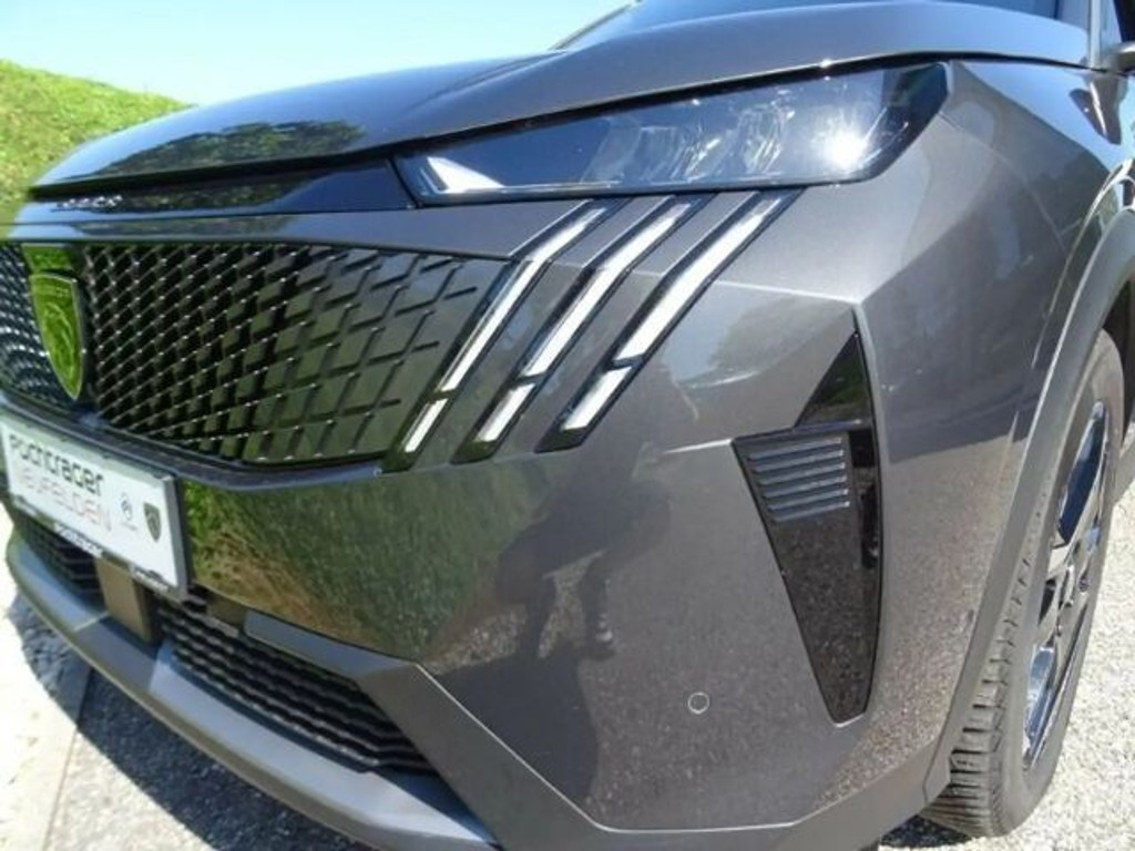 Peugeot E-3008