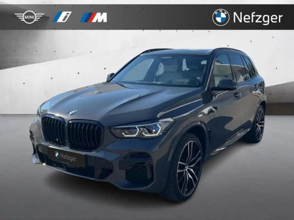 BMW X5 M50i