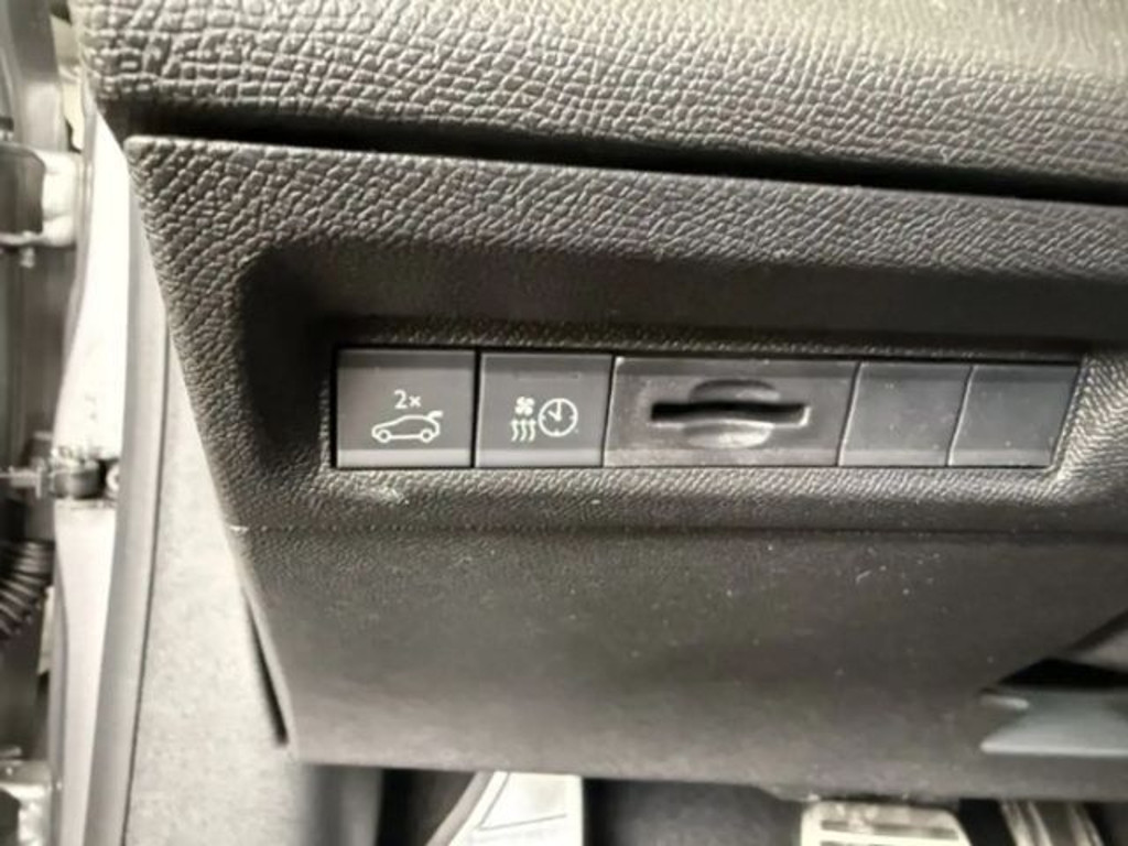 Peugeot e-308