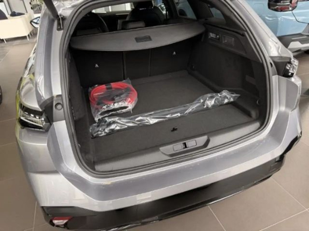 Peugeot e-308