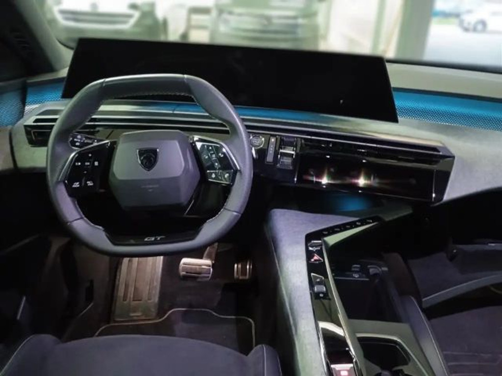 Peugeot E-3008