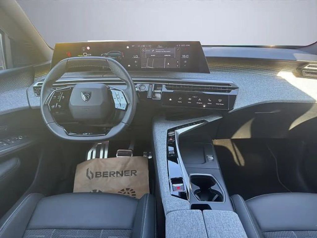 Peugeot E-3008