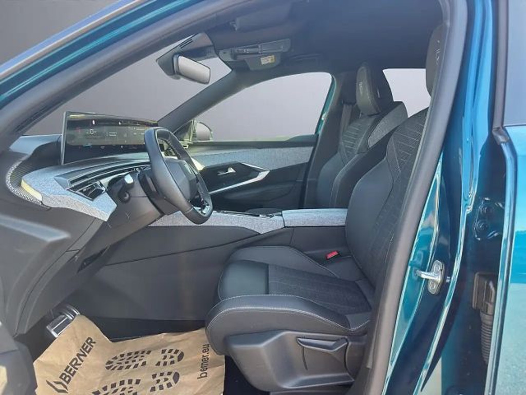 Peugeot E-3008
