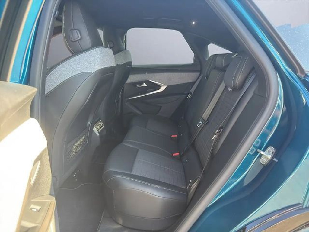 Peugeot E-3008