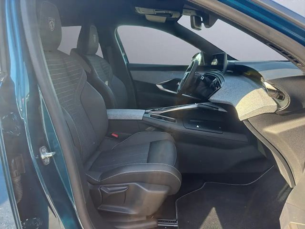 Peugeot E-3008