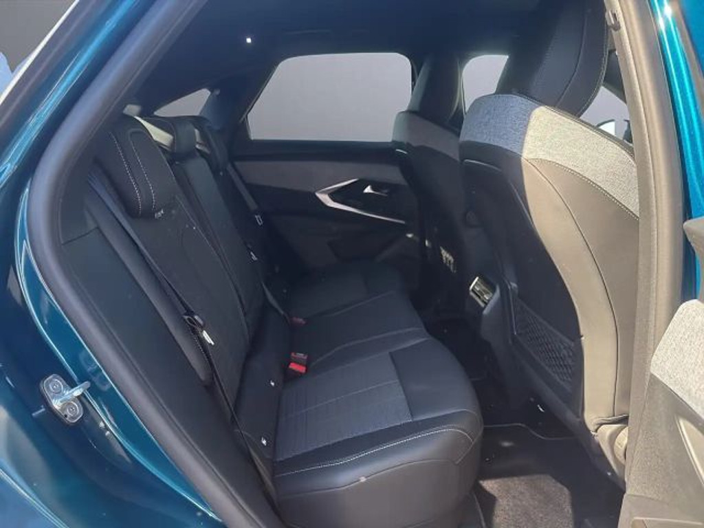 Peugeot E-3008
