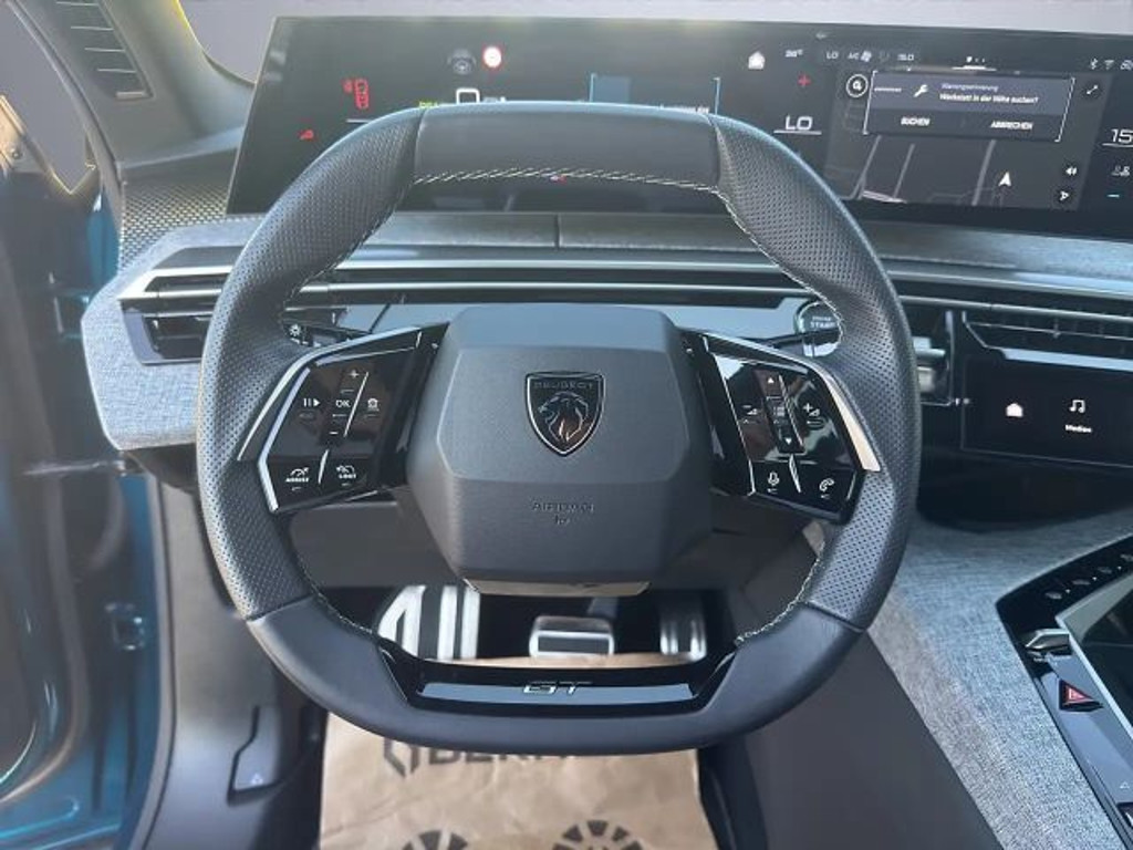 Peugeot E-3008