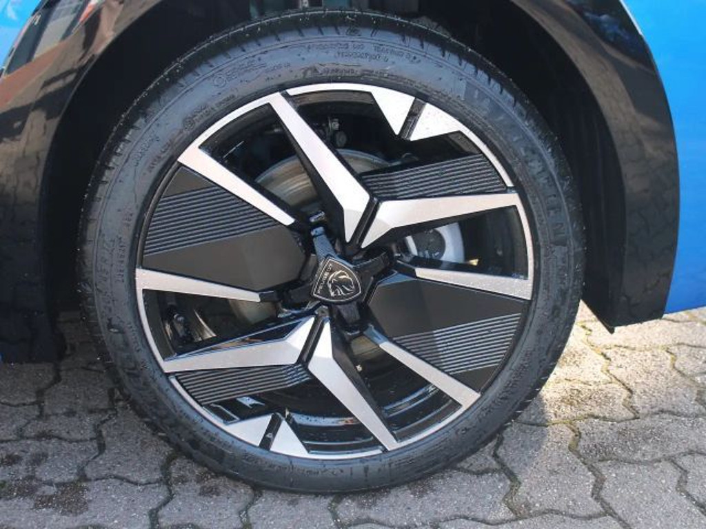 Peugeot e-208