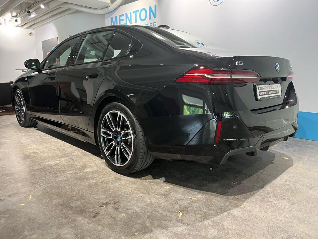 BMW i5