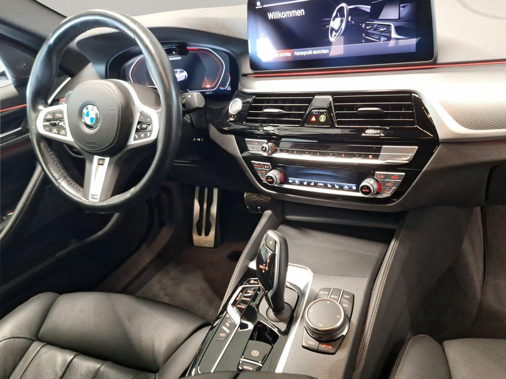 BMW M550