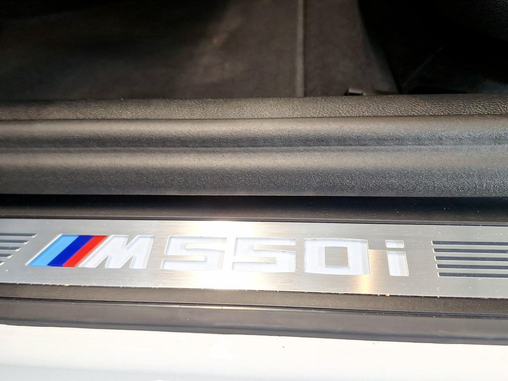 BMW M550