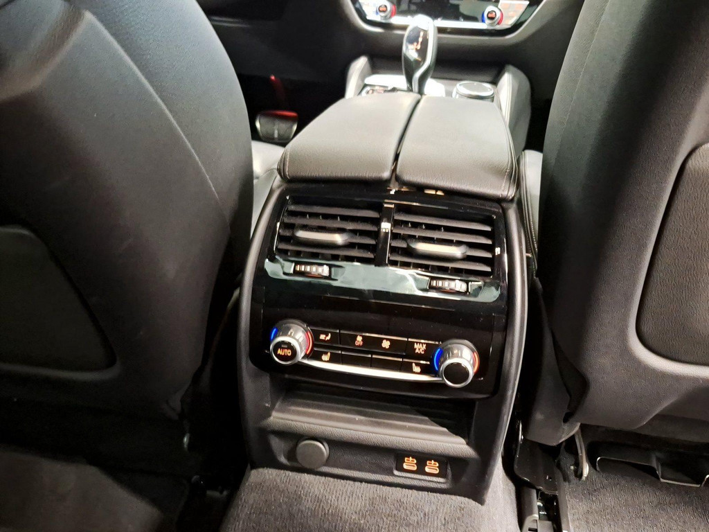 BMW M550