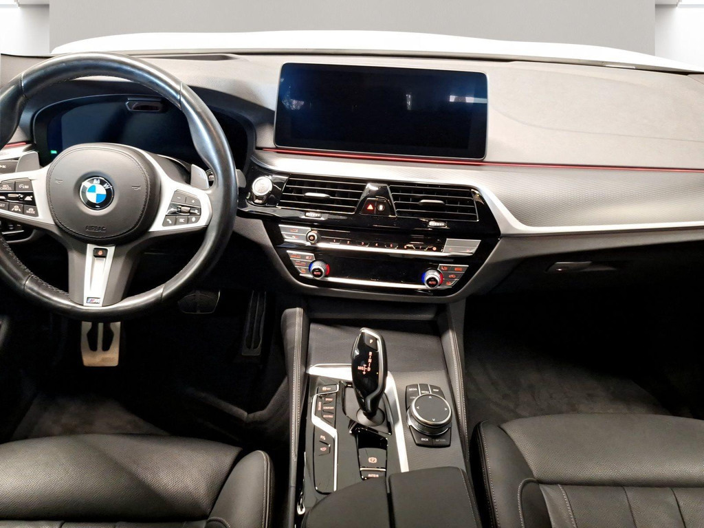 BMW M550
