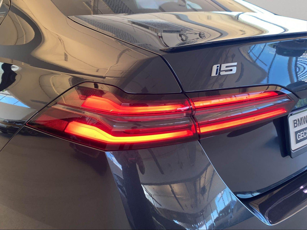 BMW i5