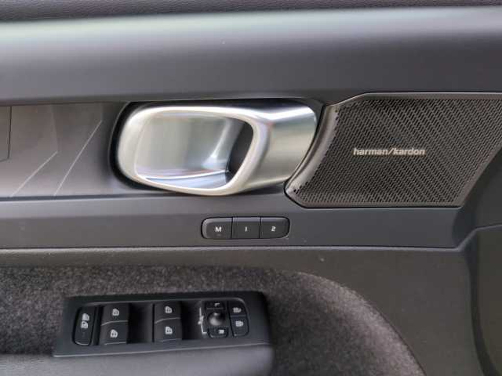 Volvo EX40