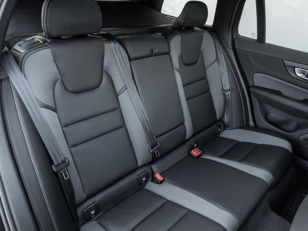 Volvo V60 Plus Dark