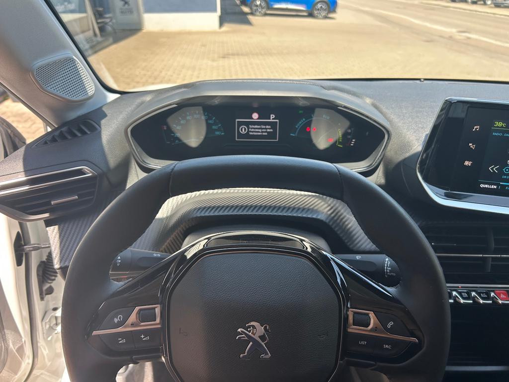 Peugeot e-208