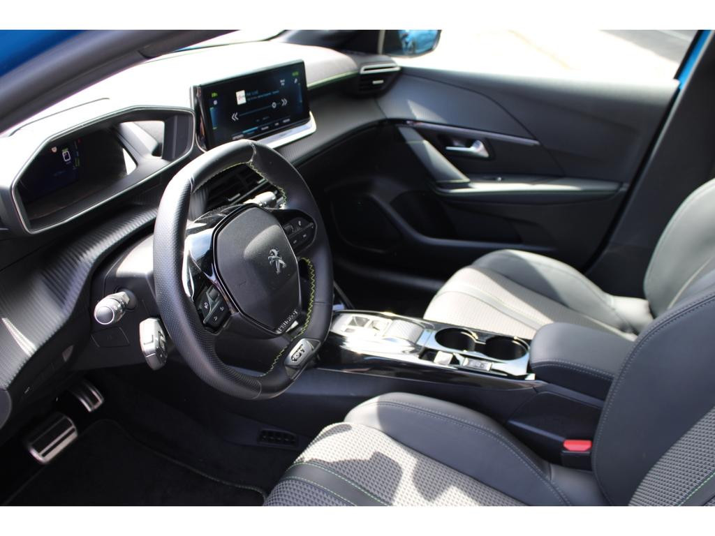 Peugeot e-208