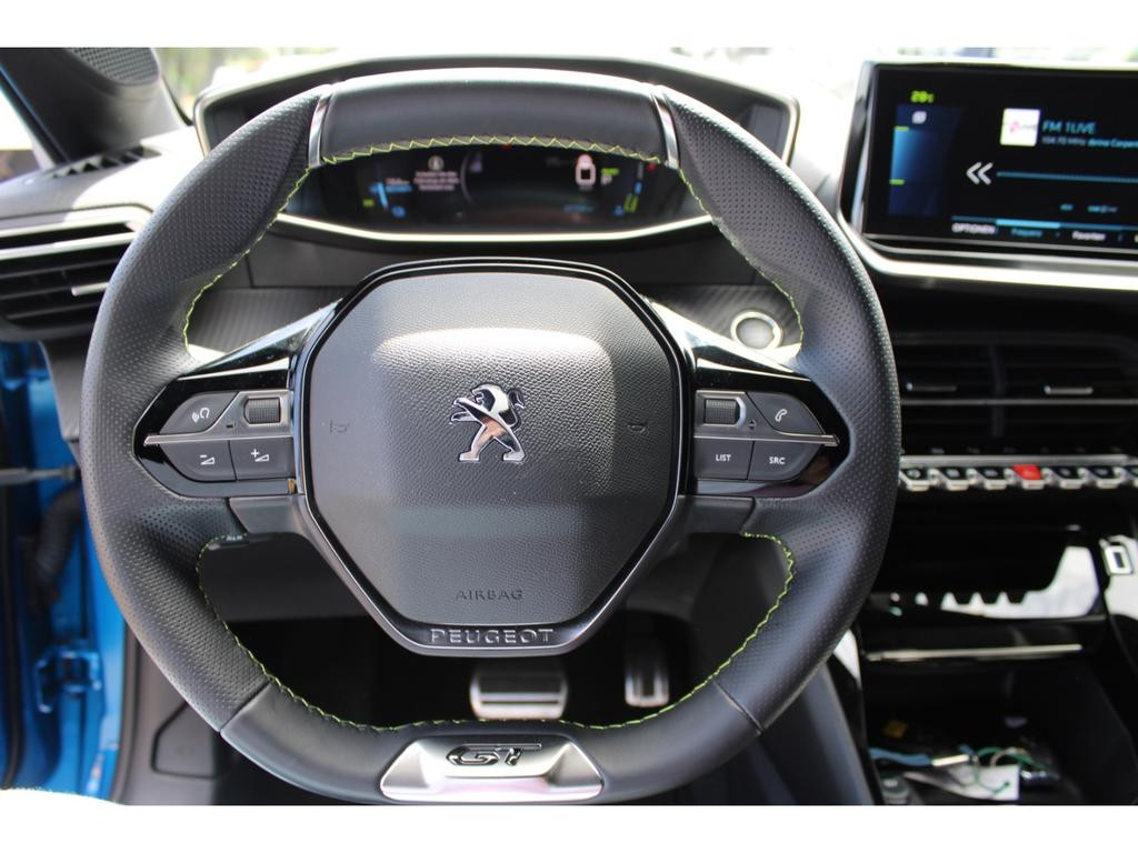 Peugeot e-208