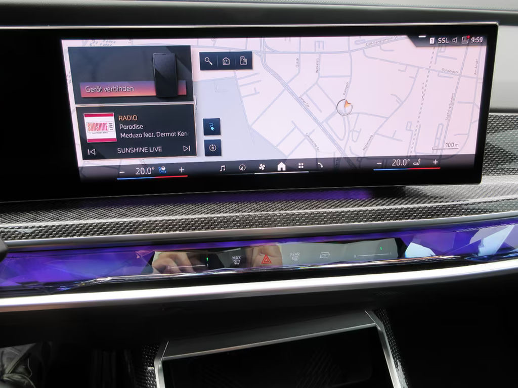 BMW i7