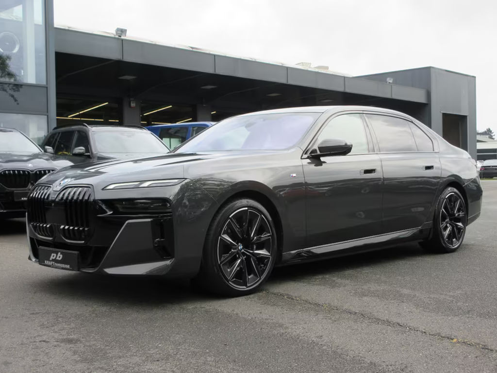 BMW i7