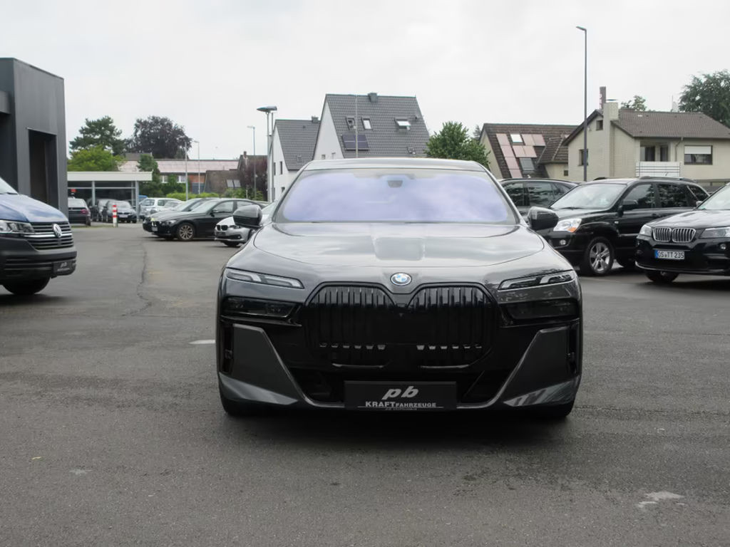 BMW i7
