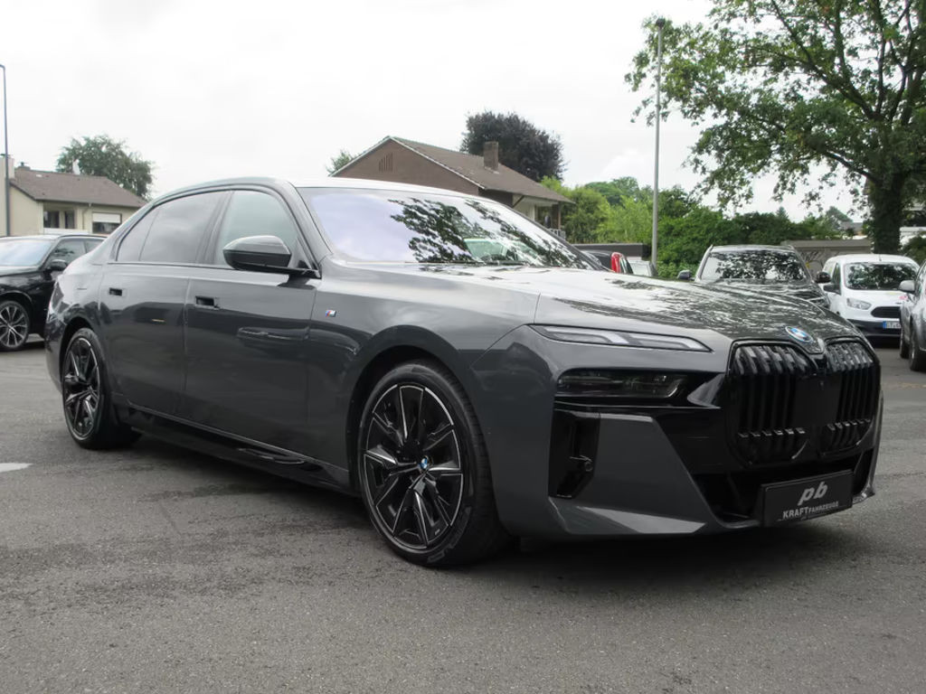 BMW i7