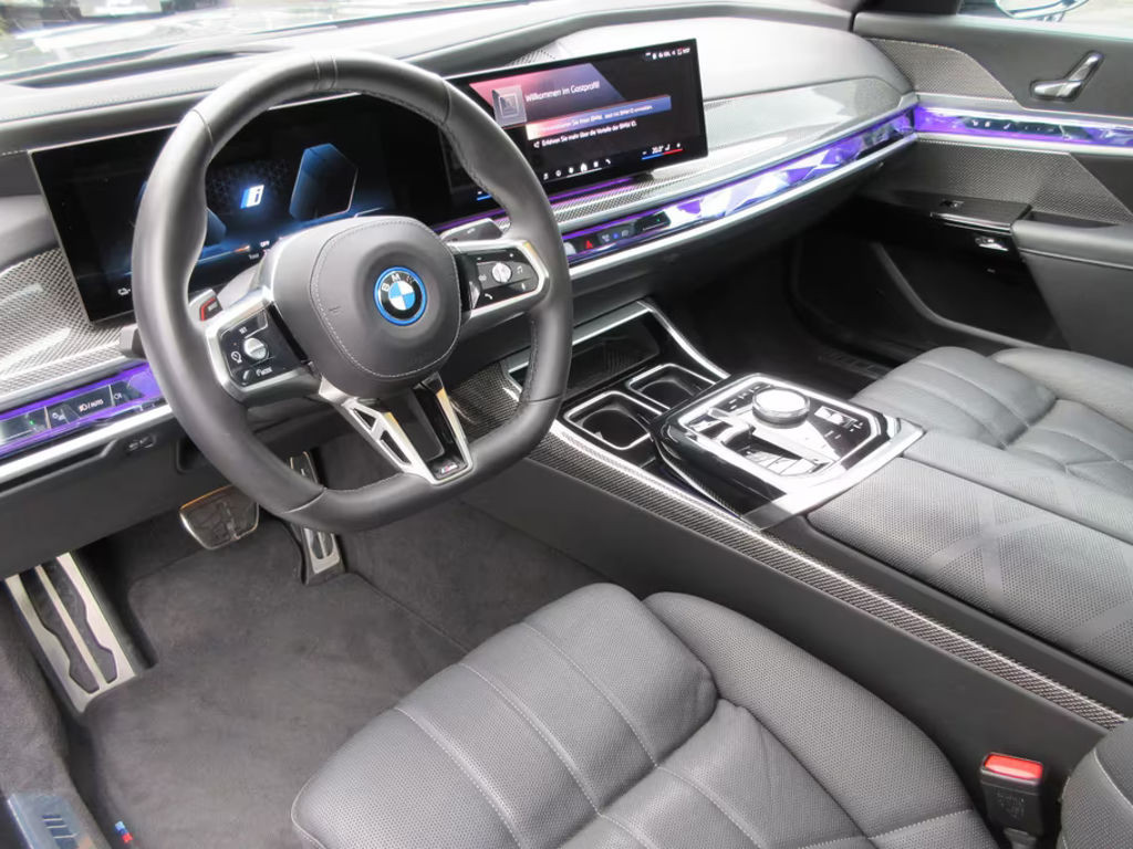 BMW i7