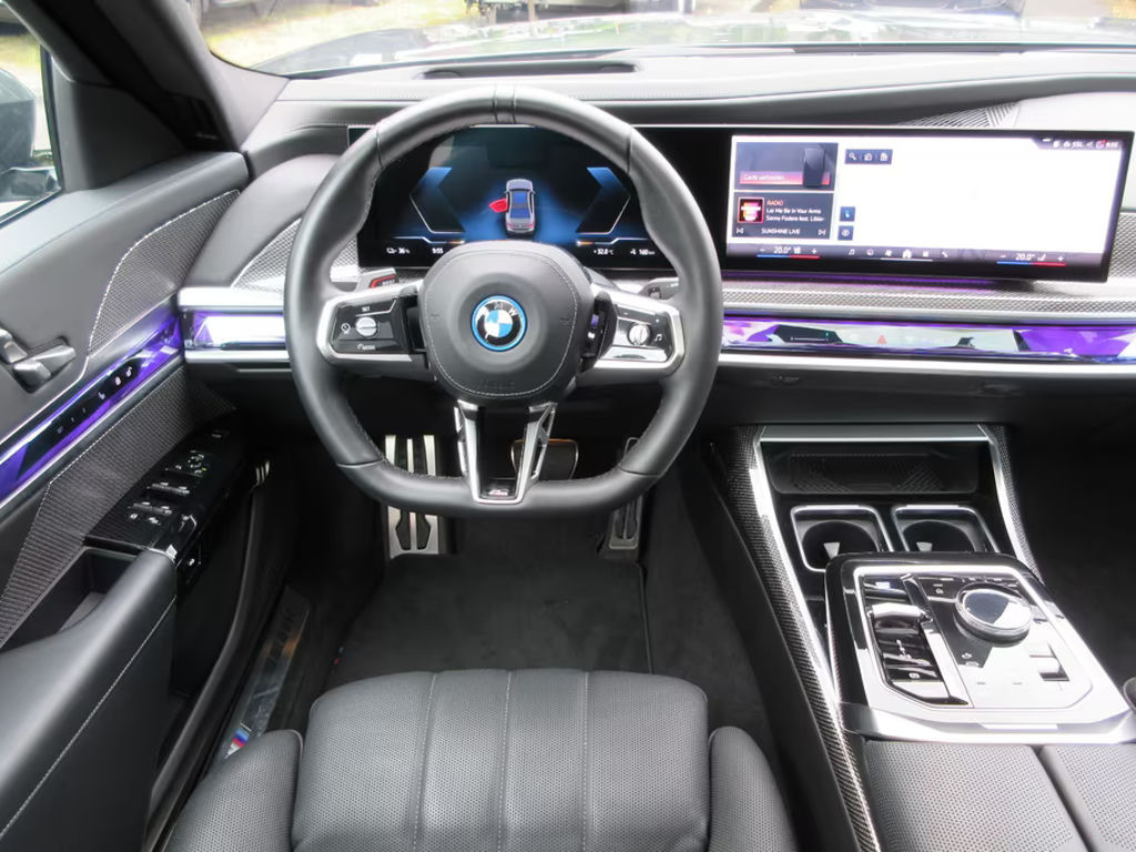BMW i7