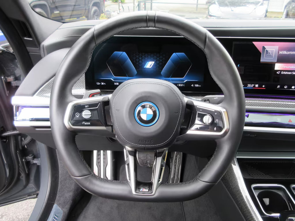 BMW i7