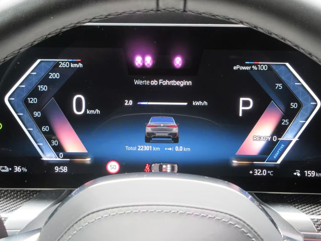 BMW i7