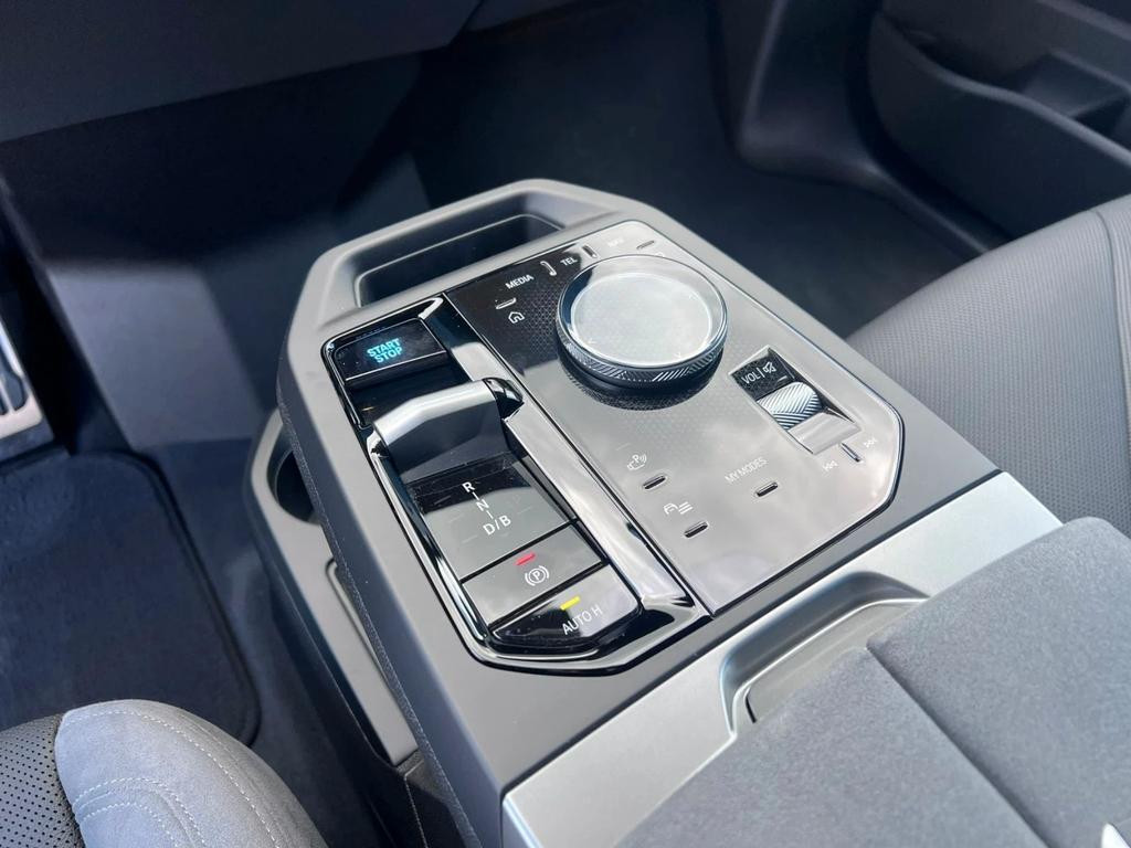 BMW iX