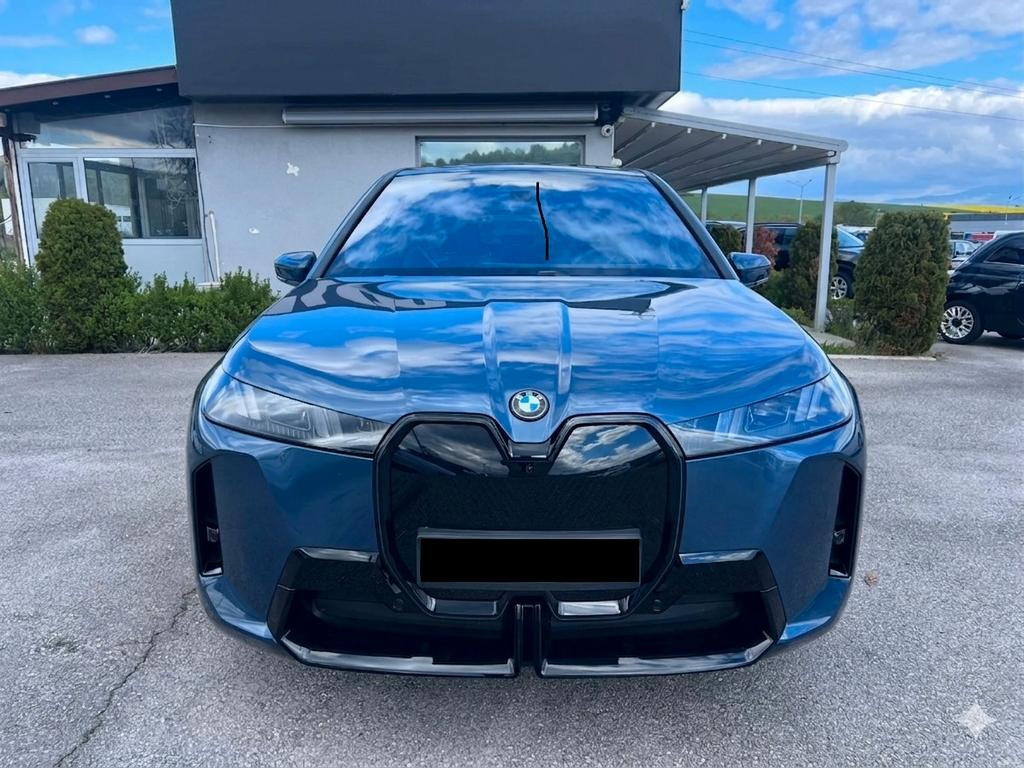 BMW iX