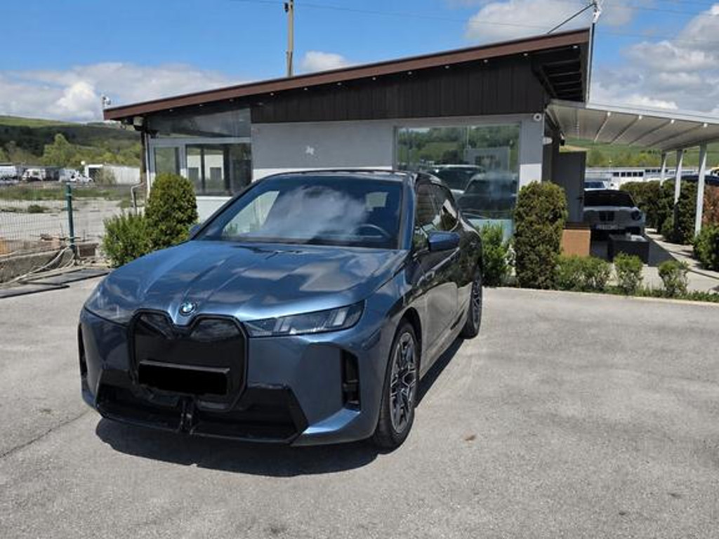 BMW iX