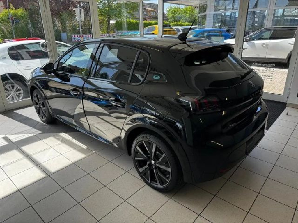 Peugeot e-208