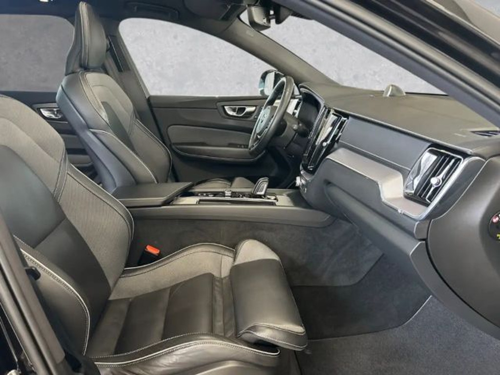 Volvo XC60 AWD R-Design