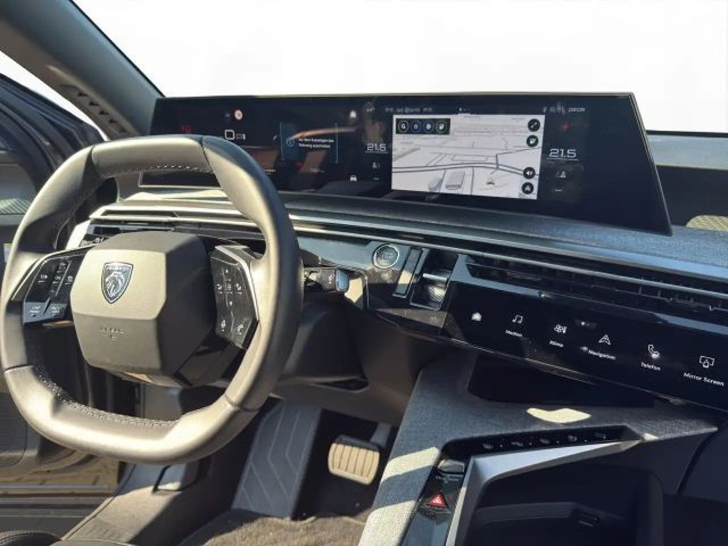 Peugeot E-3008