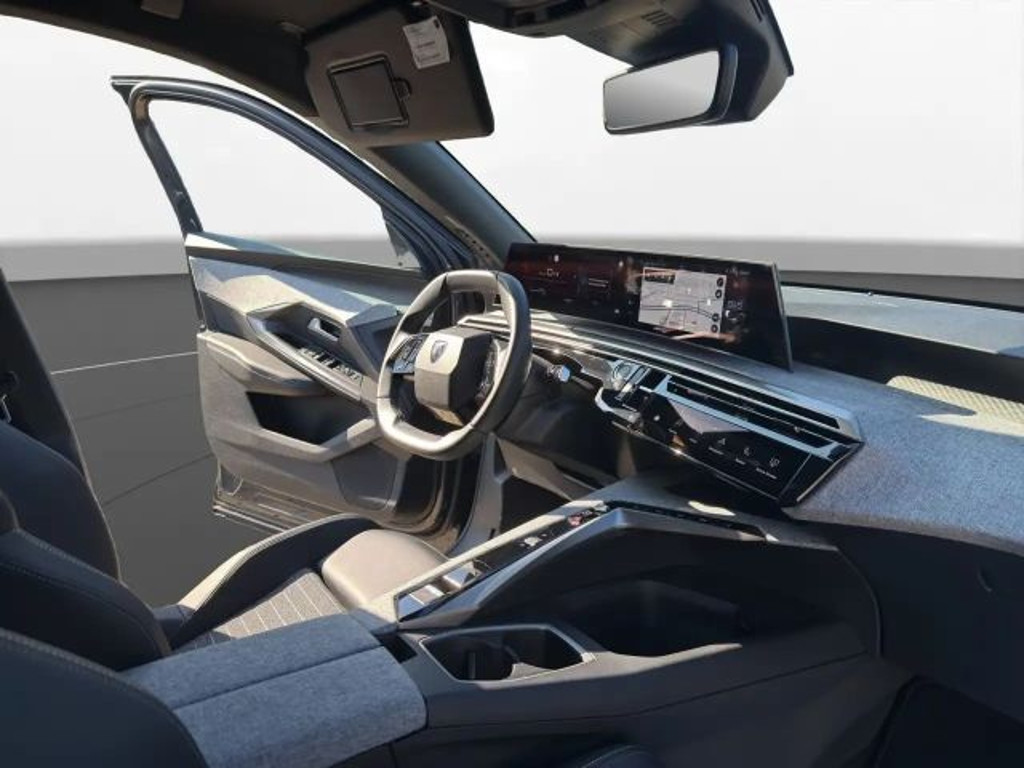 Peugeot E-3008